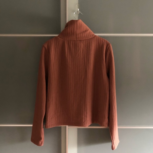 Aritzia Babaton Cropped Long Sleeve Ribbed Turtleneck. - Picture 3 of 6
